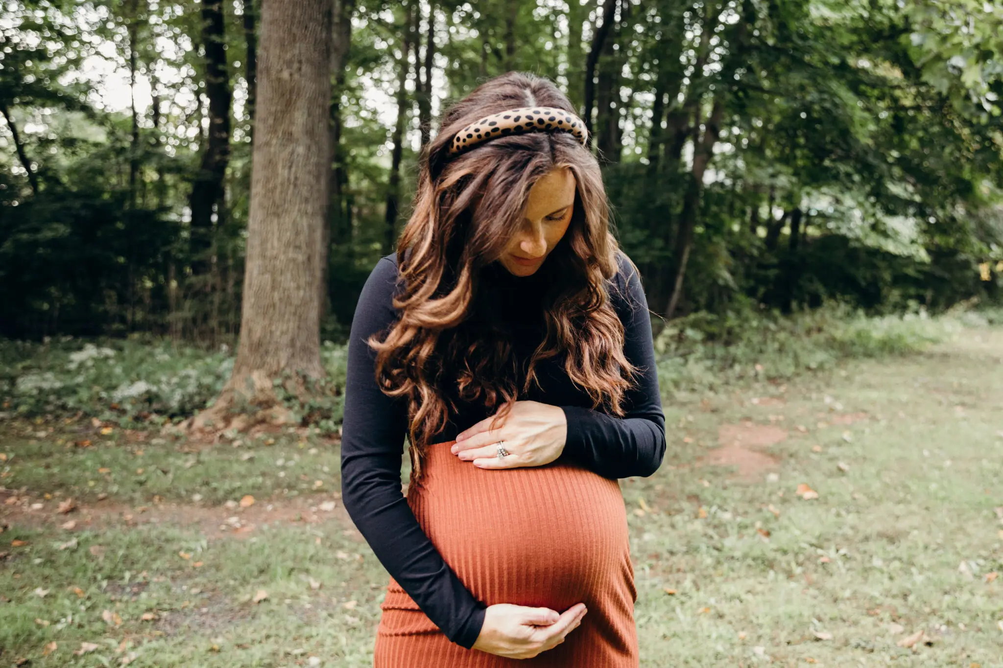 30 weeks pregnant fall maternity photo