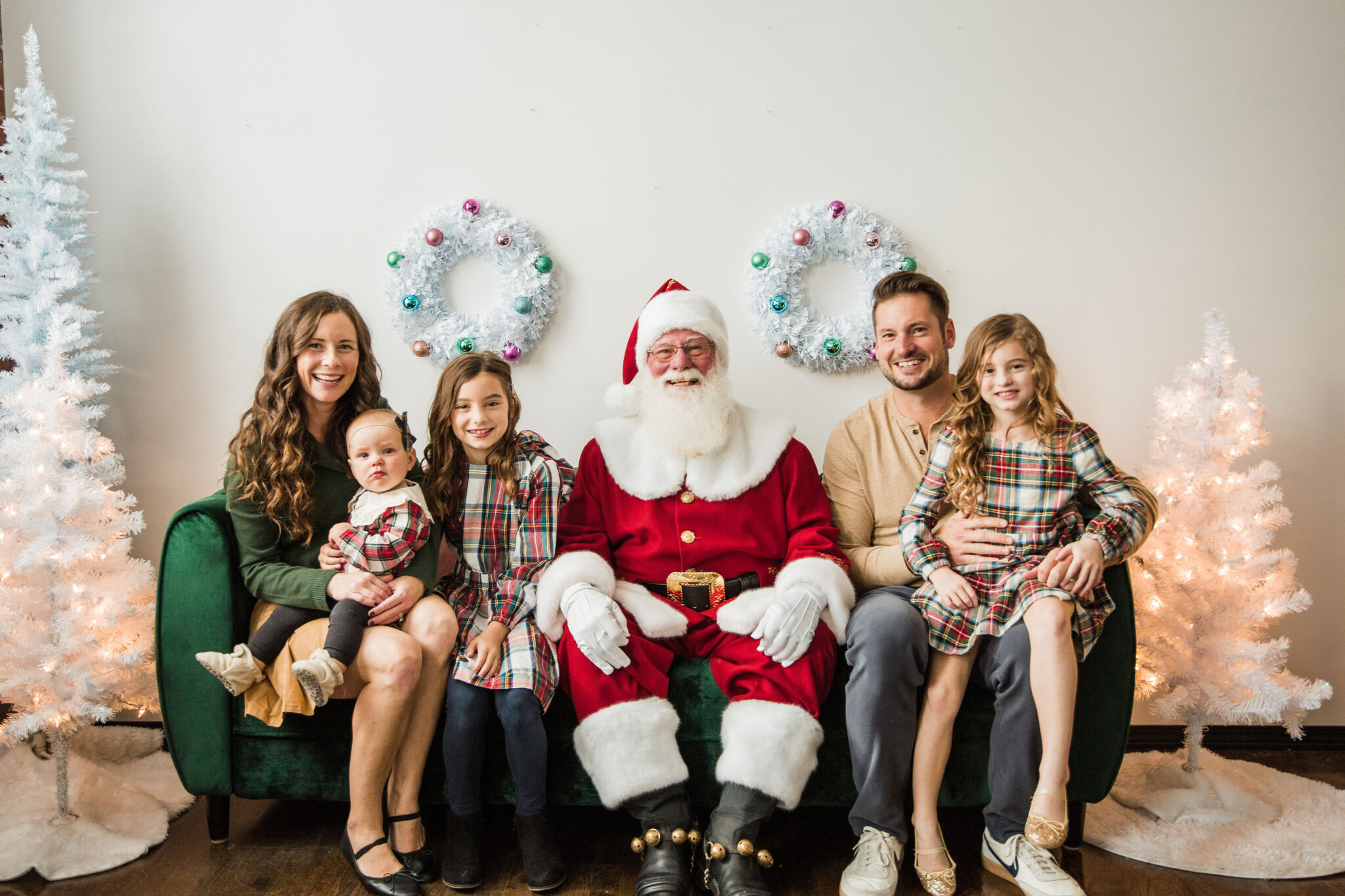 Holiday Family Photos with Santa - family of 5 sitting on green couch
