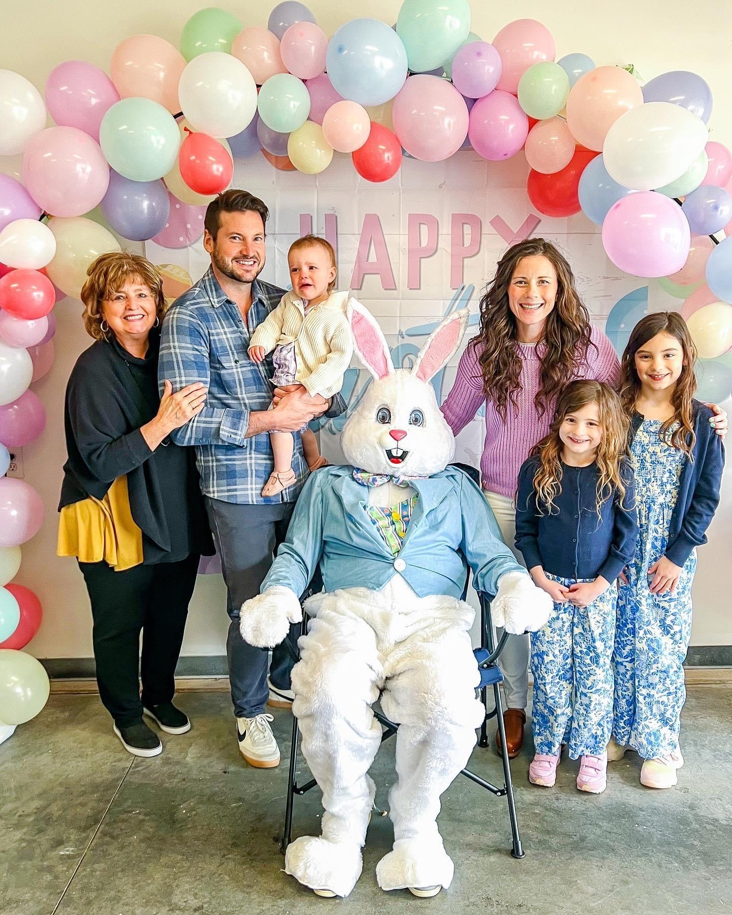 Family with Easter Bunny 2023