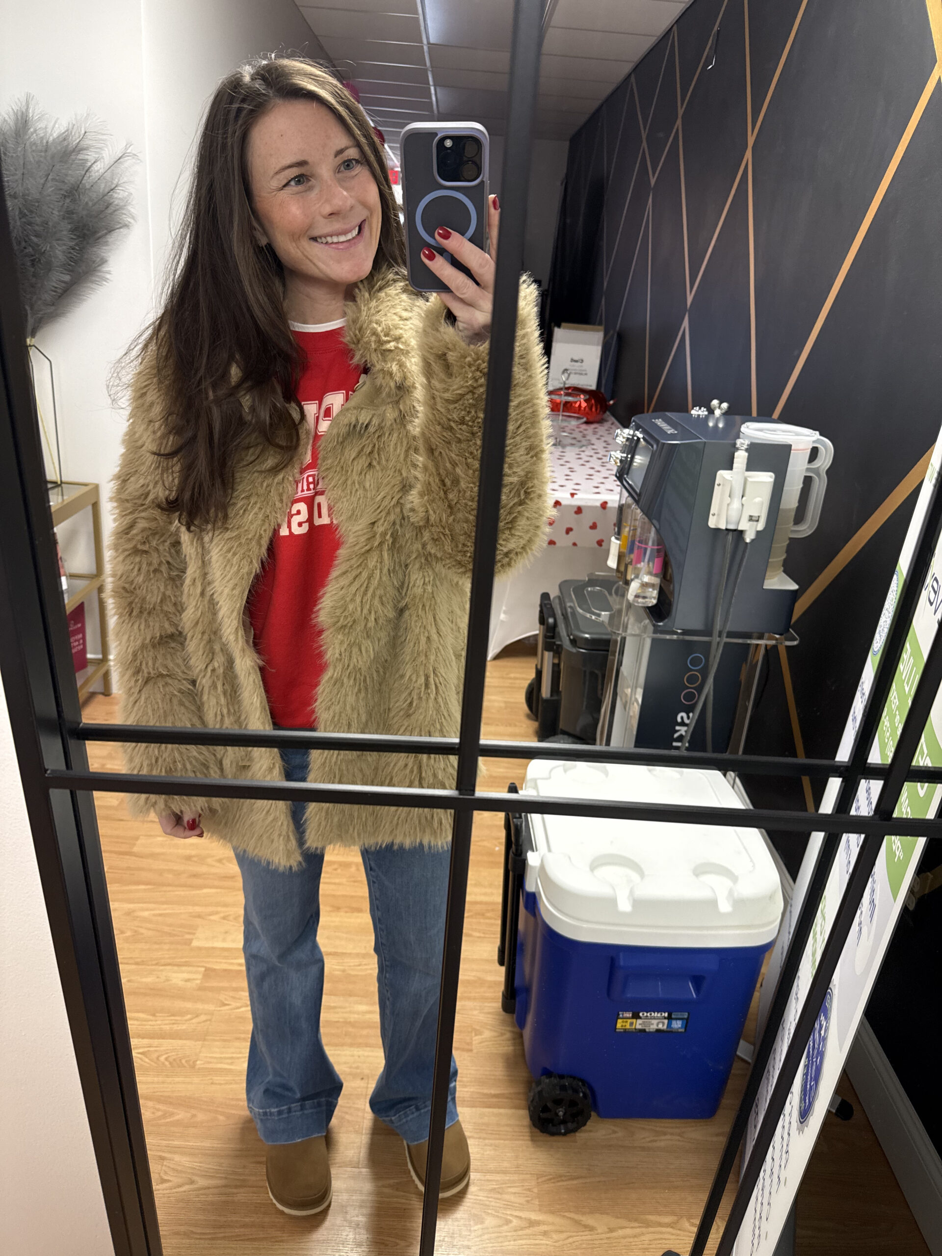 mirror selfie with fur coat HM