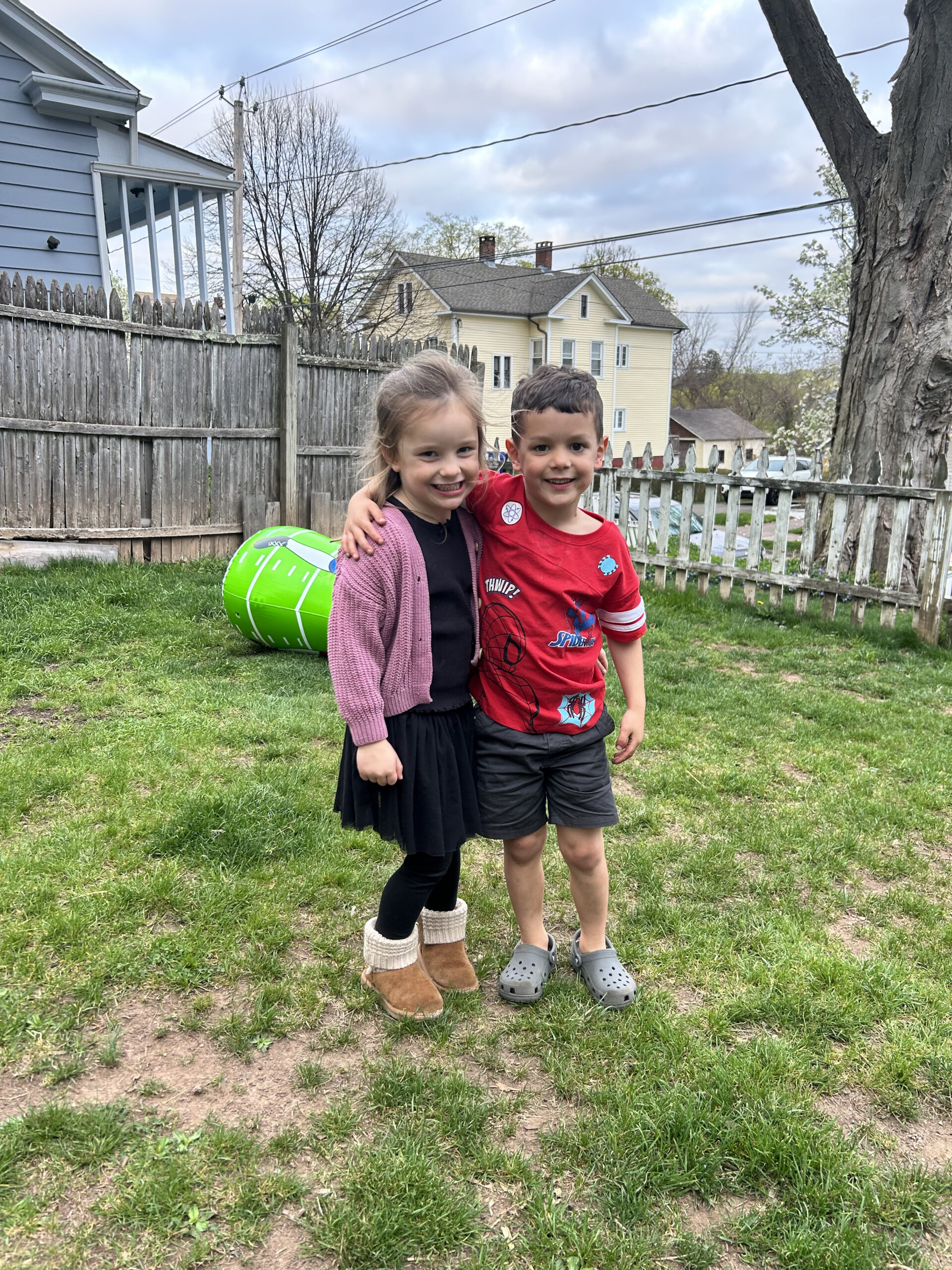 best cousins four years old 